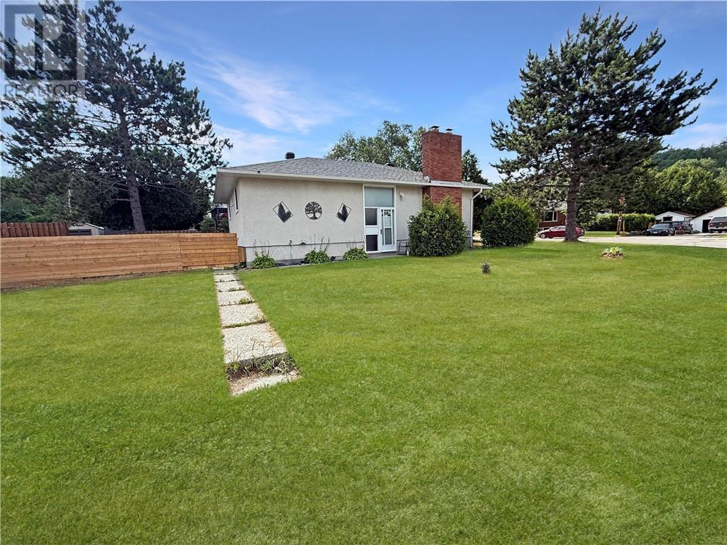 207 Fraser Avenue - 20