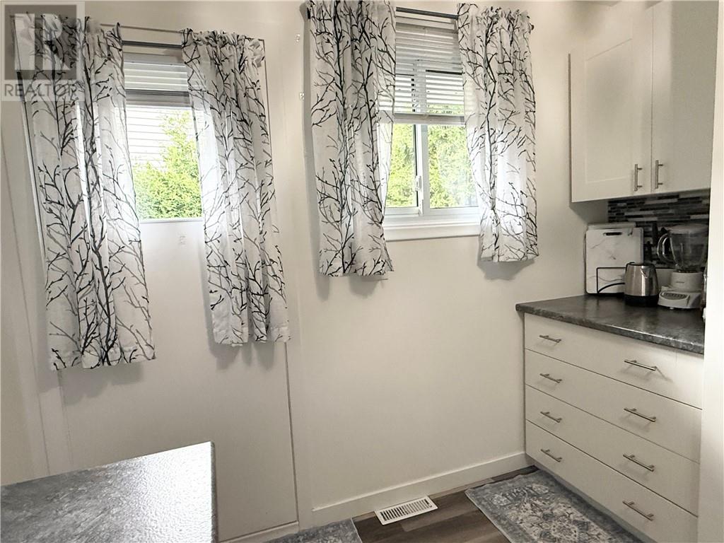207 Fraser Avenue - 7