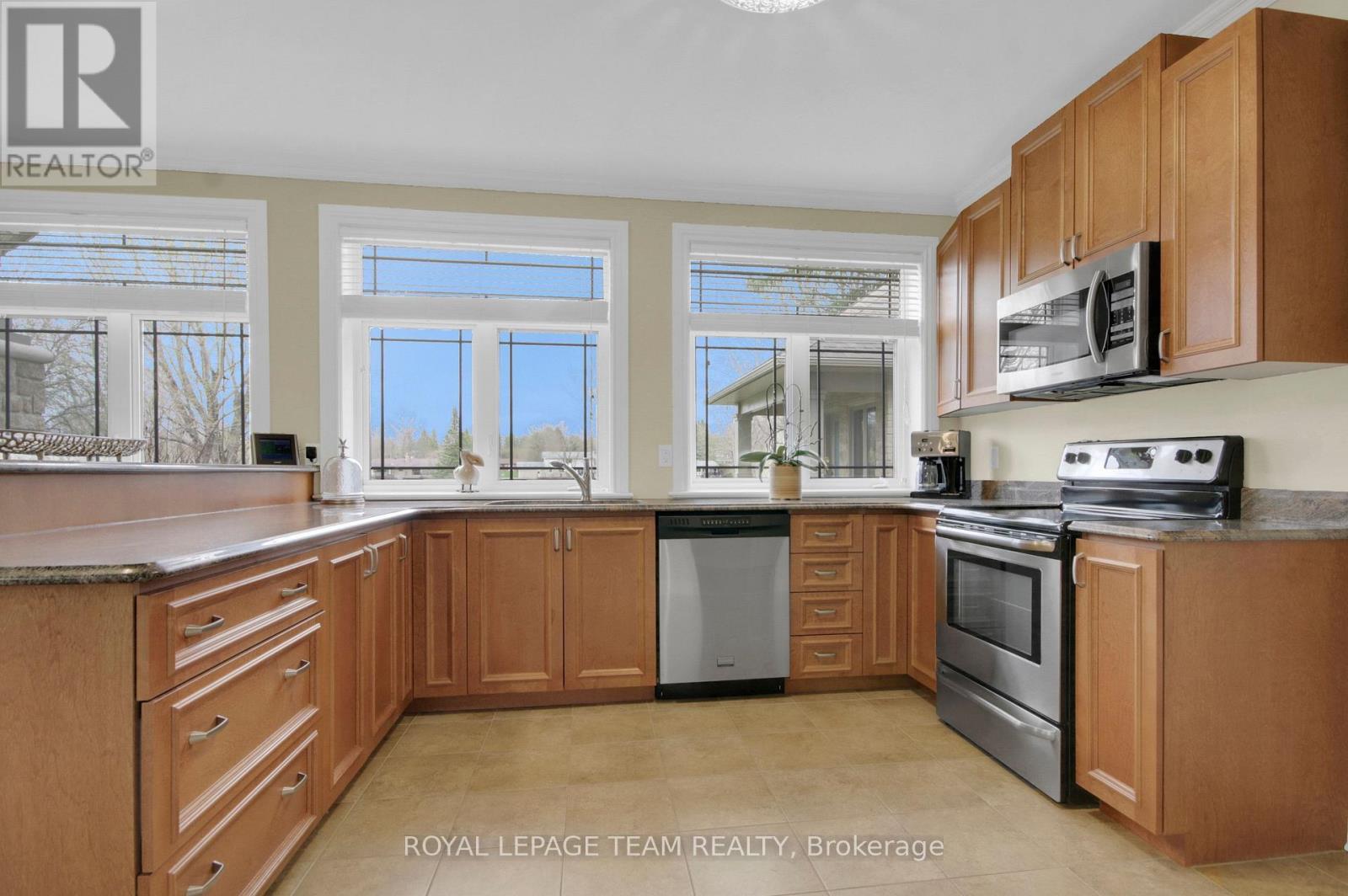 5591 MANOTICK MAIN STREET - 30