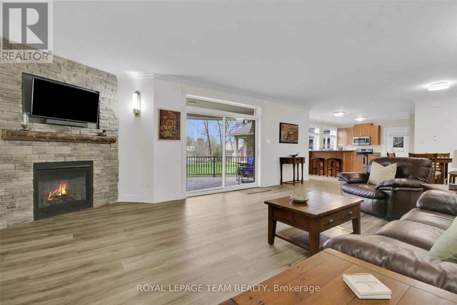 5591 MANOTICK MAIN STREET - 32