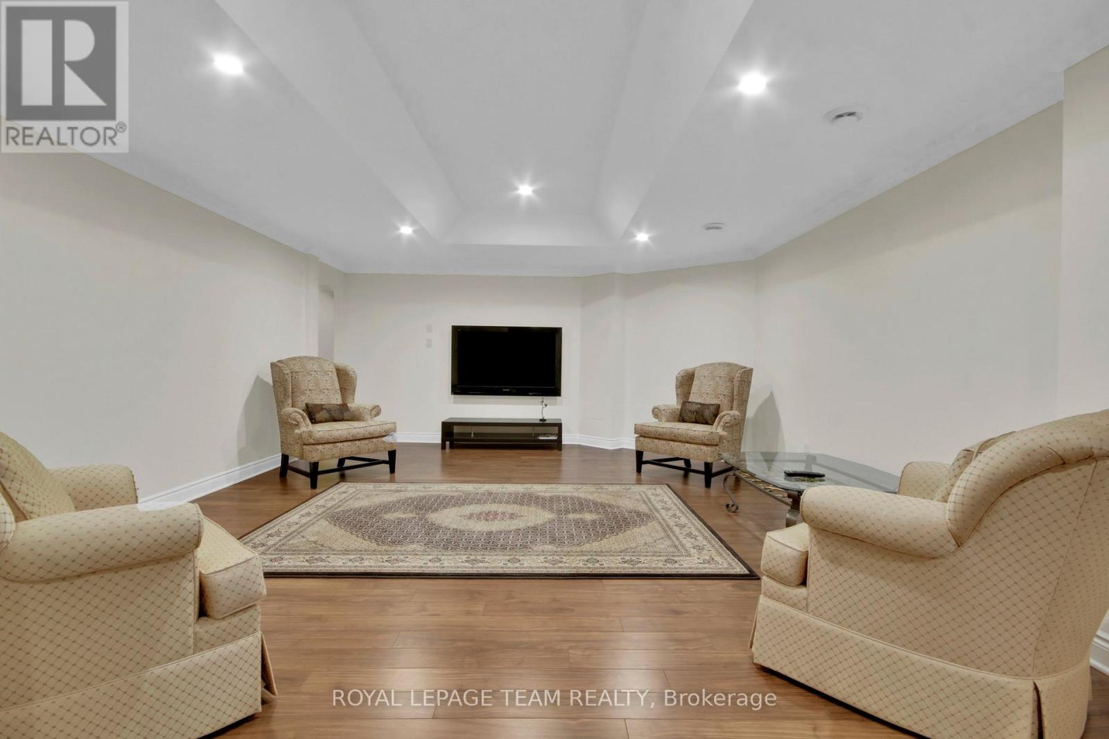 5591 MANOTICK MAIN STREET - 34