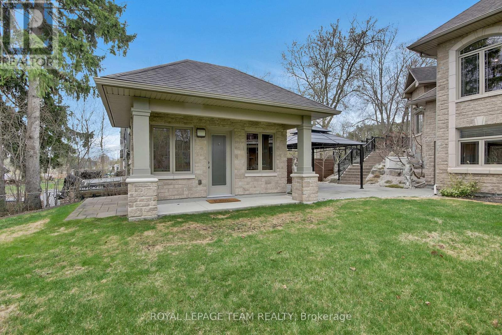 5591 MANOTICK MAIN STREET - 39