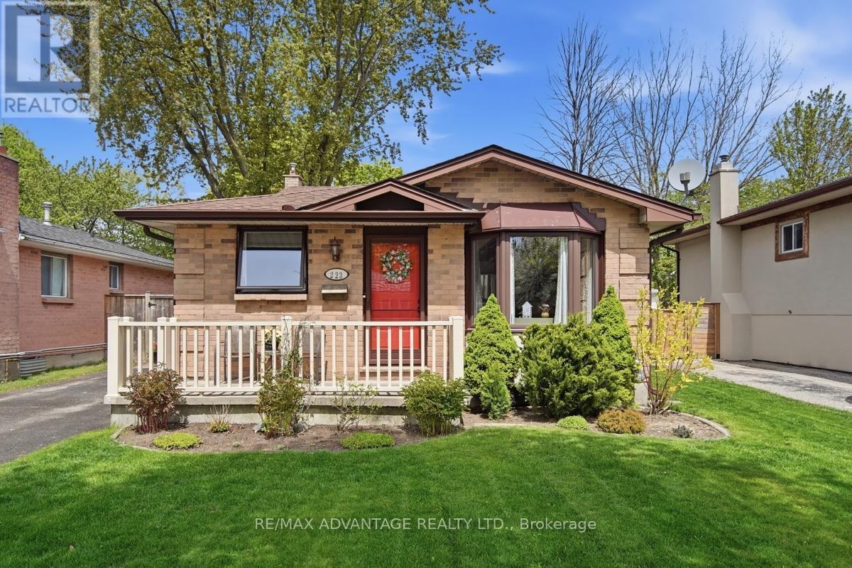 223 ARDSLEY CRESCENT - 1