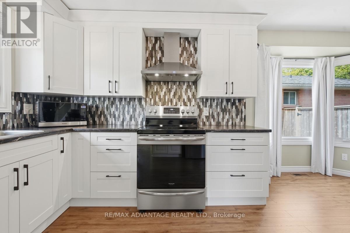 223 ARDSLEY CRESCENT - 14