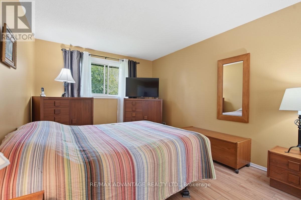 223 ARDSLEY CRESCENT - 17