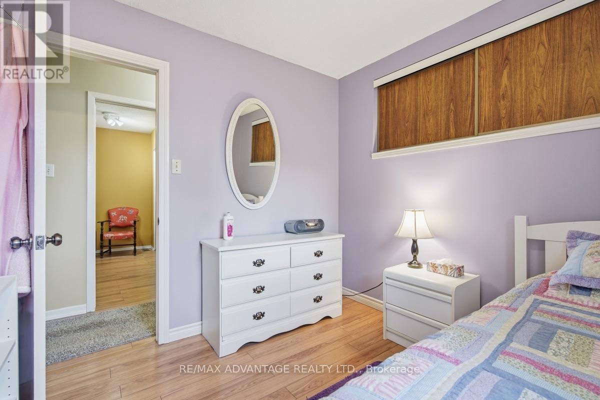223 ARDSLEY CRESCENT - 22
