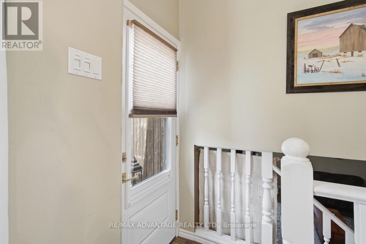 223 ARDSLEY CRESCENT - 24