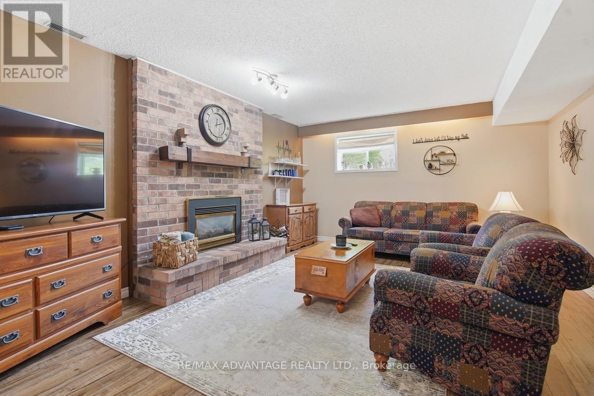223 ARDSLEY CRESCENT - 25