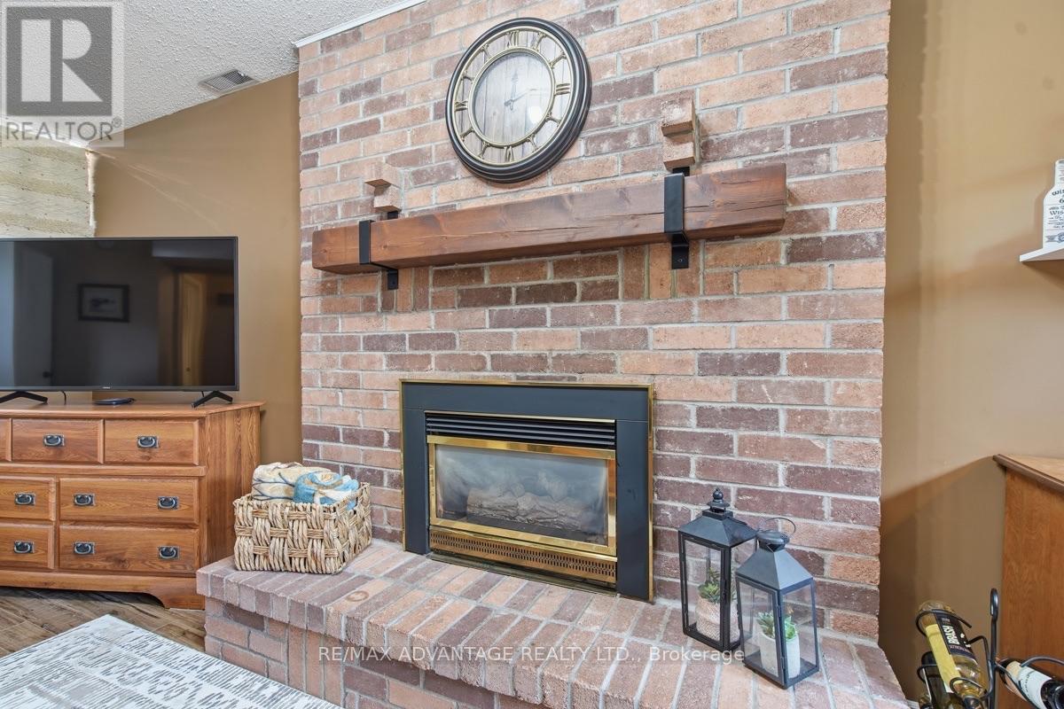 223 ARDSLEY CRESCENT - 27