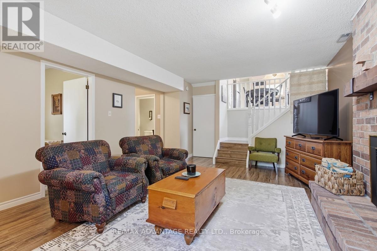 223 ARDSLEY CRESCENT - 28