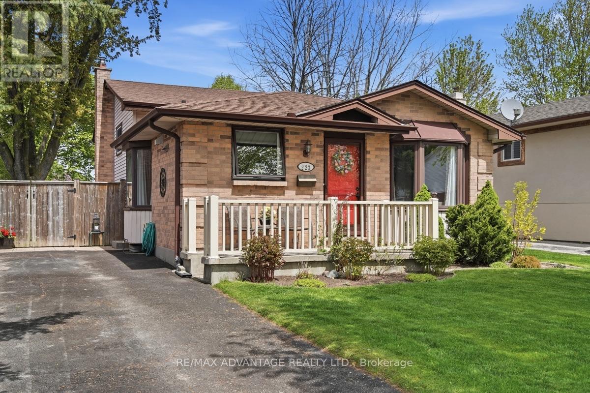 223 ARDSLEY CRESCENT - 3