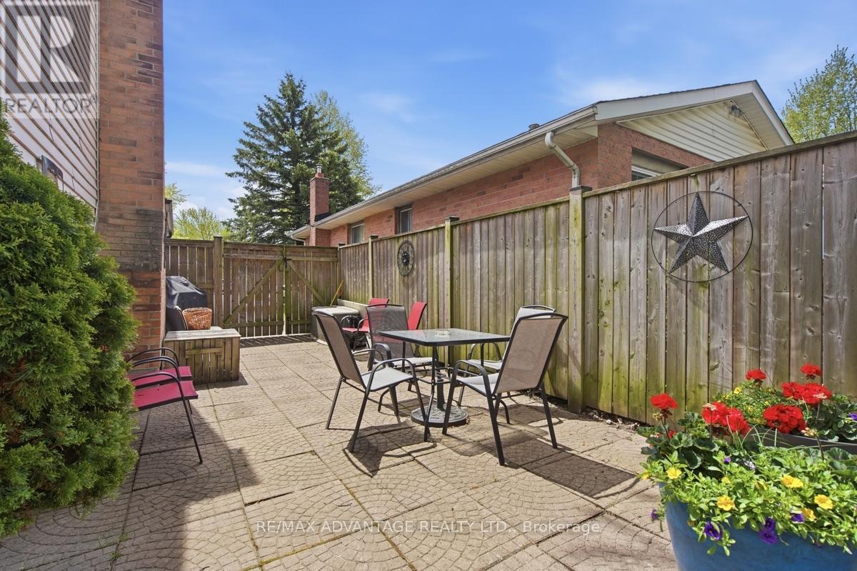 223 ARDSLEY CRESCENT - 33