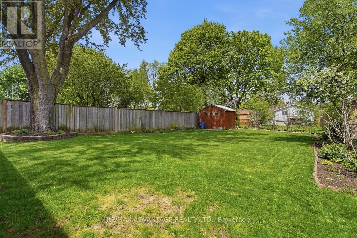 223 ARDSLEY CRESCENT - 35