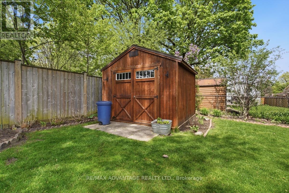 223 ARDSLEY CRESCENT - 36