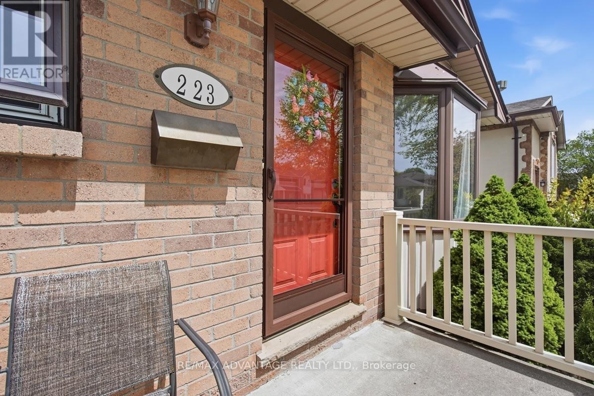 223 ARDSLEY CRESCENT - 5