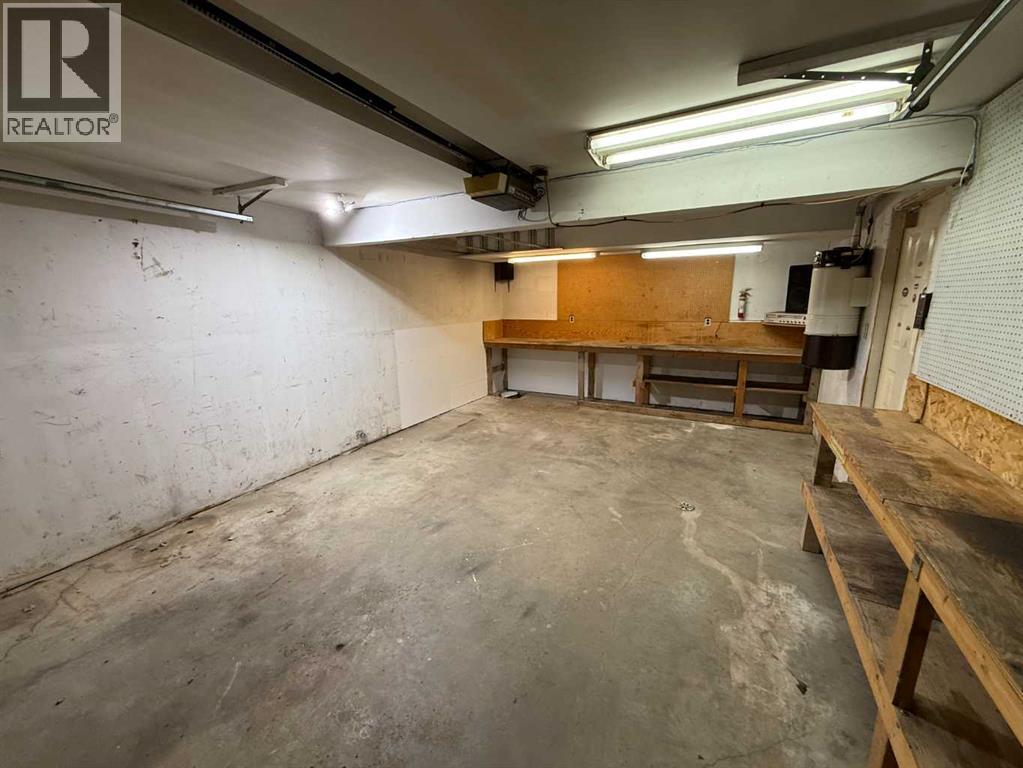 202 Maligne Drive - 16