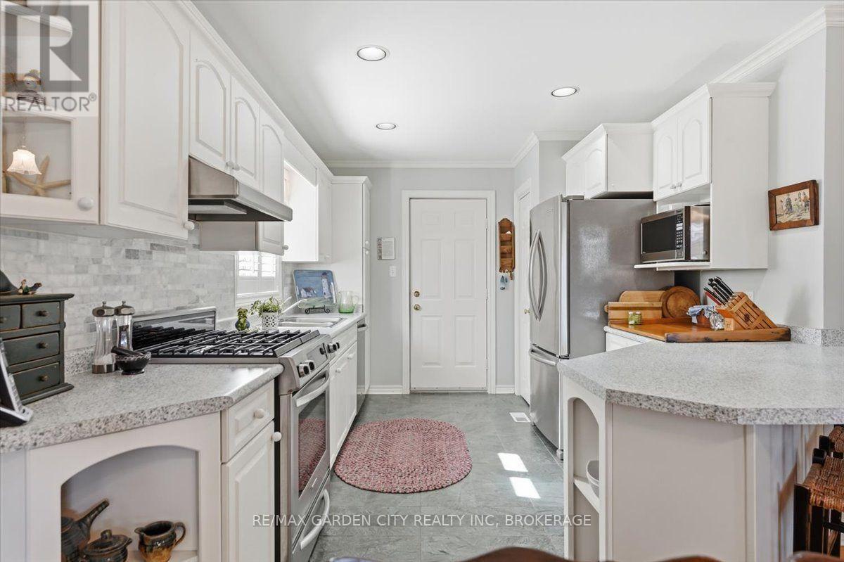 81 SANDRA DRIVE - Image 17