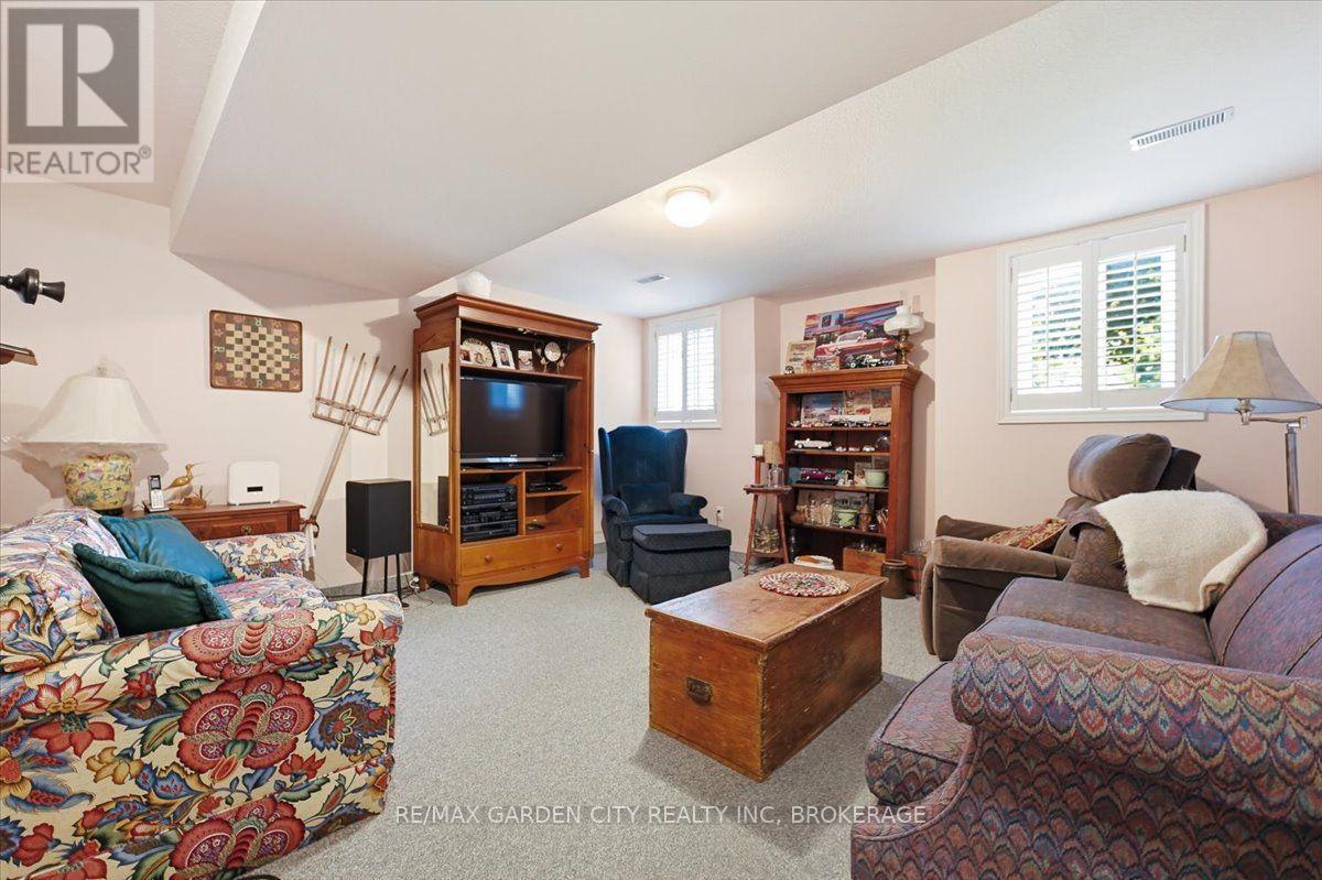 81 SANDRA DRIVE - Image 28