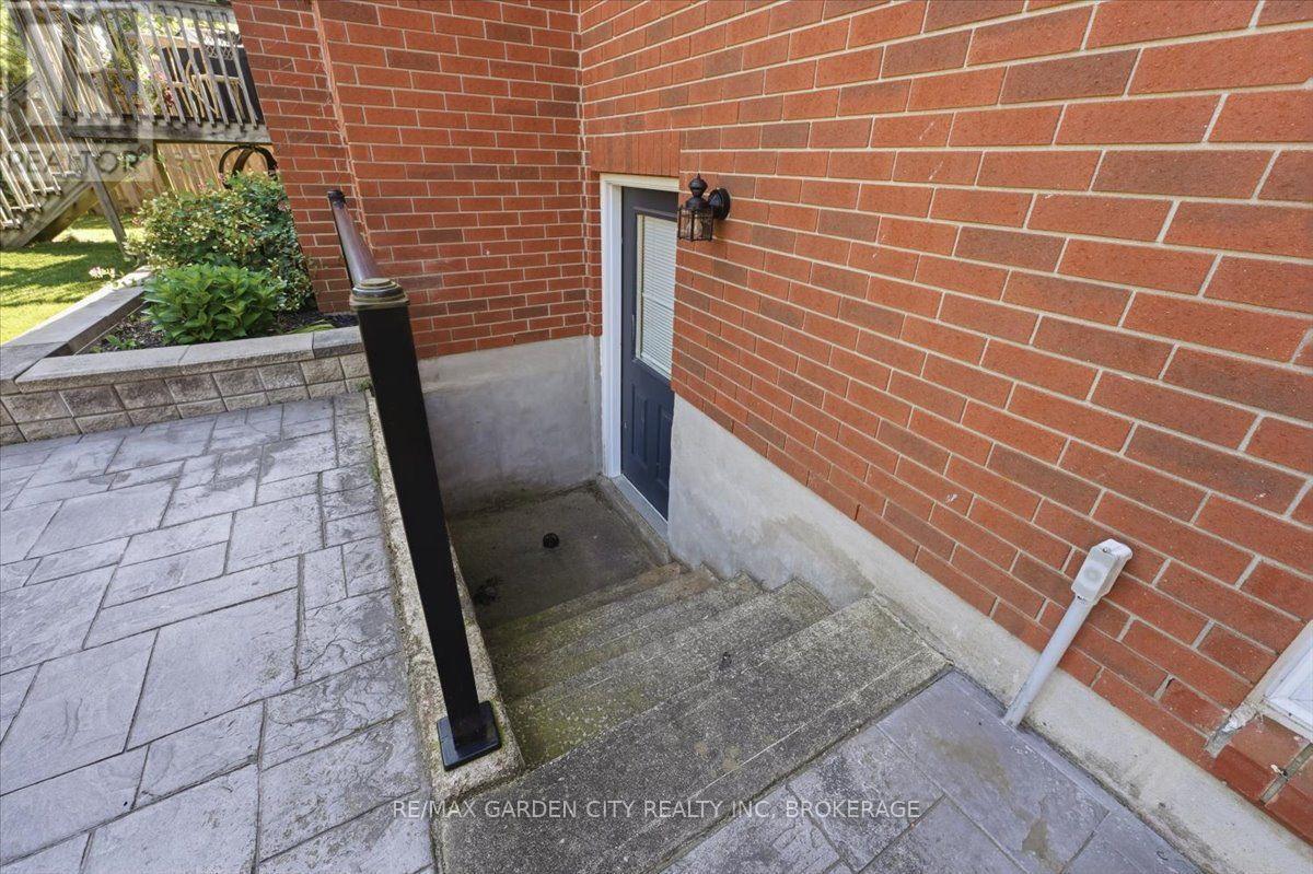 81 SANDRA DRIVE - Image 39