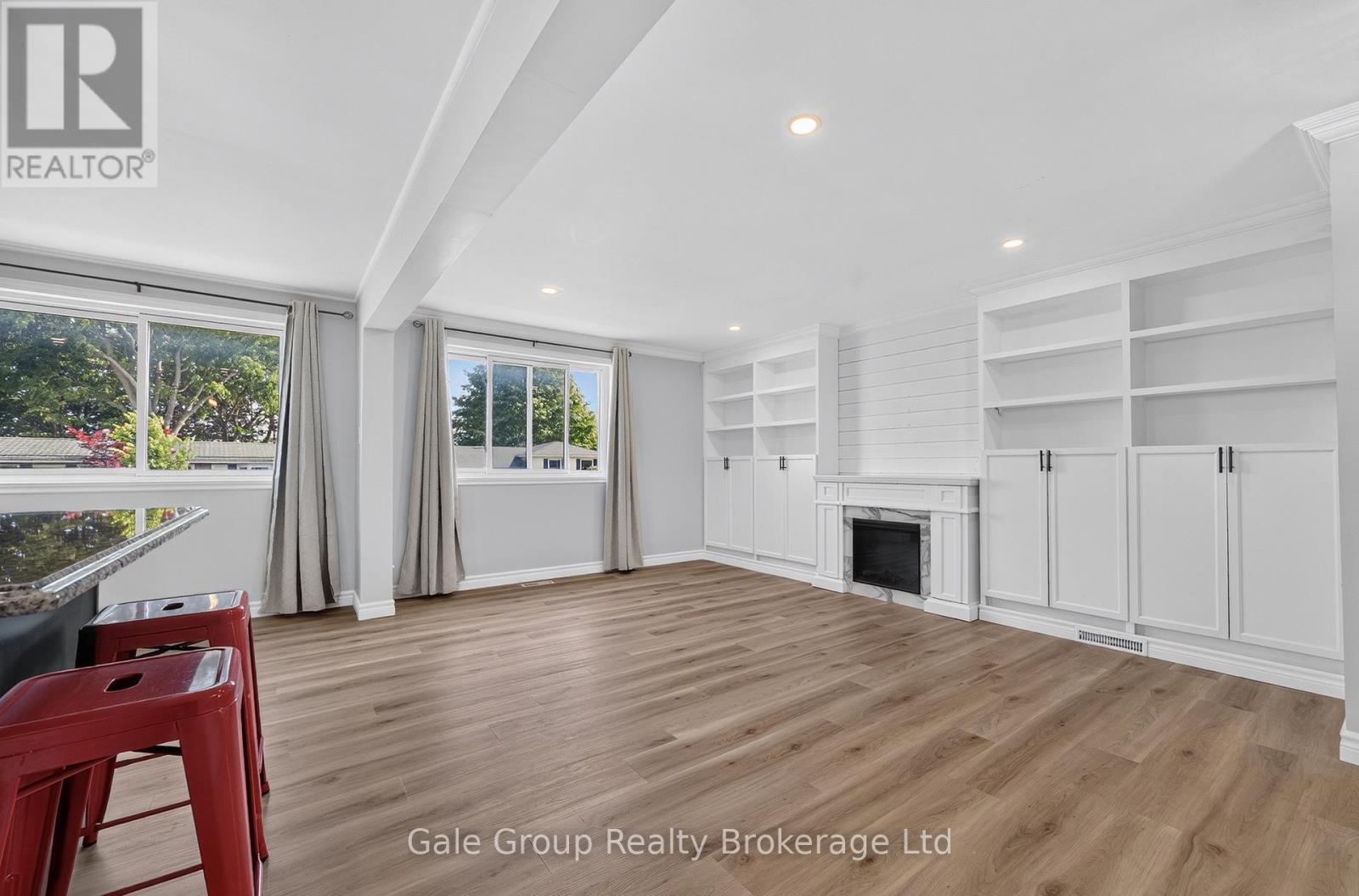 925 SUNSET BOULEVARD - 15
