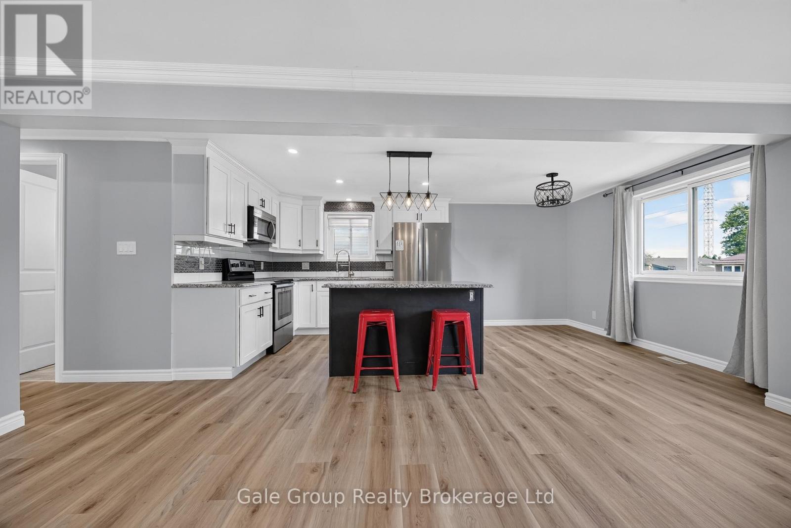925 SUNSET BOULEVARD - 16