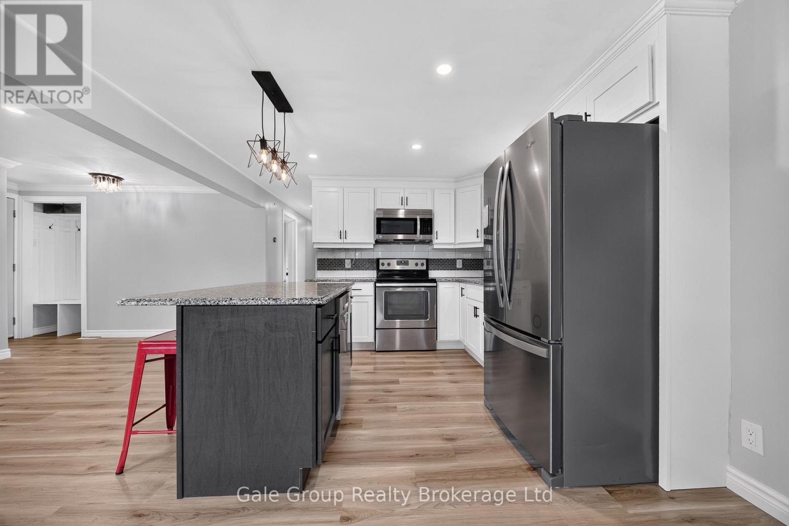 925 SUNSET BOULEVARD - 18