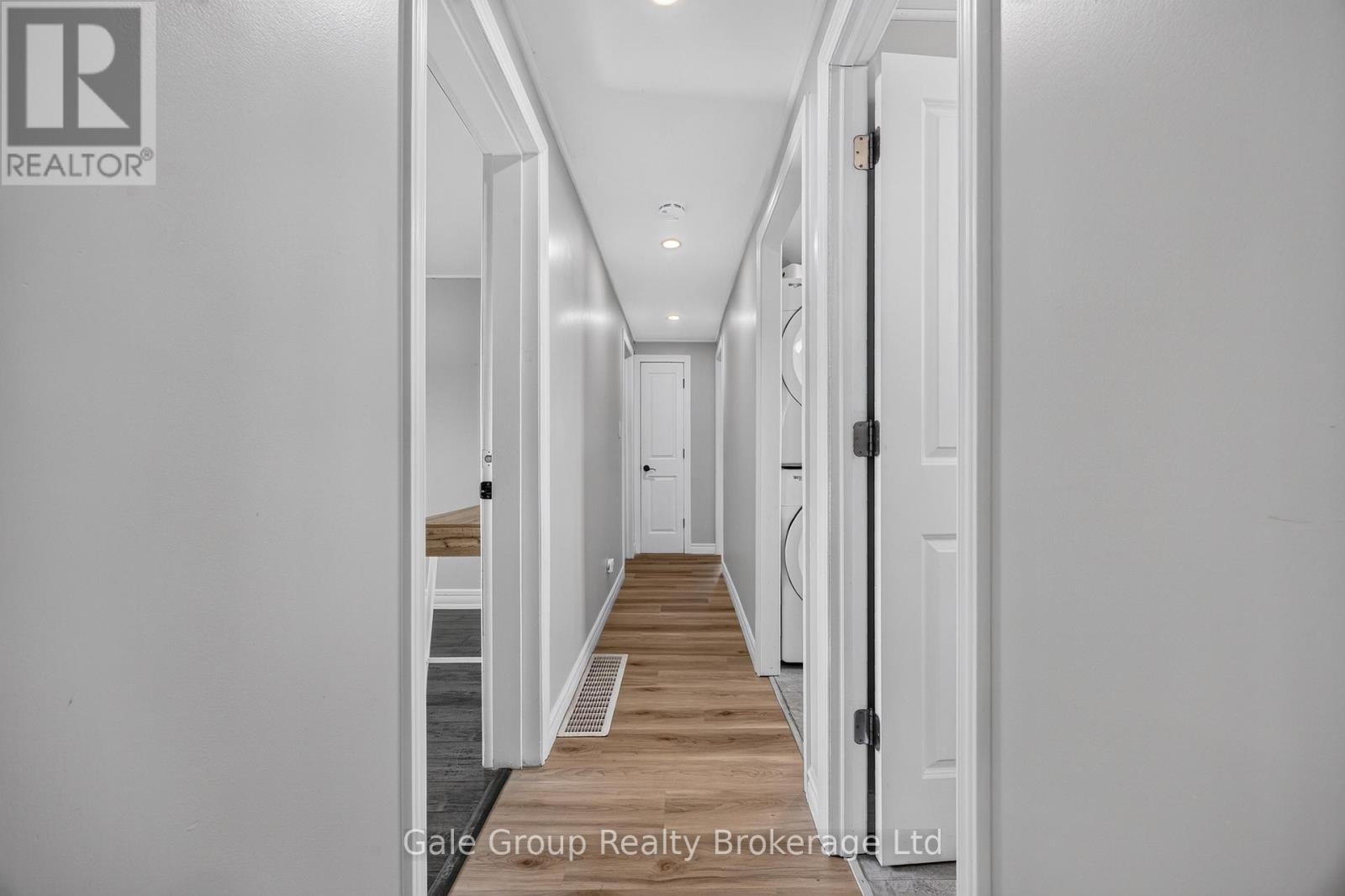 925 SUNSET BOULEVARD - 20