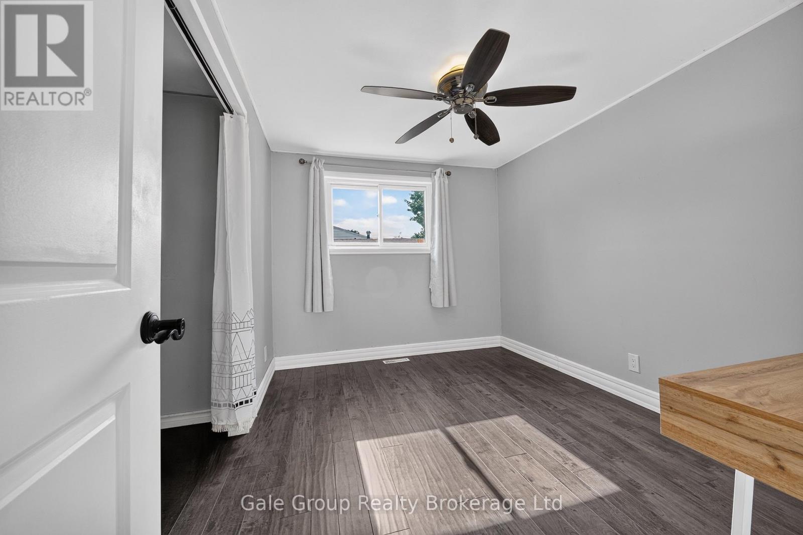 925 SUNSET BOULEVARD - 21