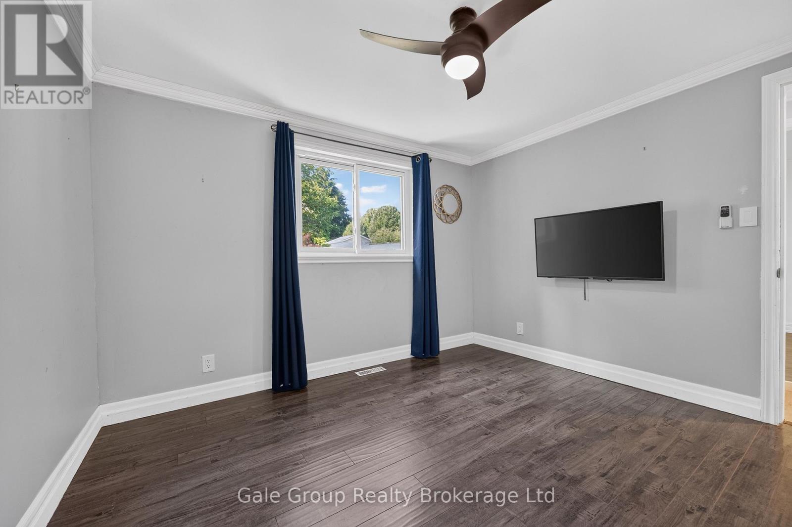925 SUNSET BOULEVARD - 23
