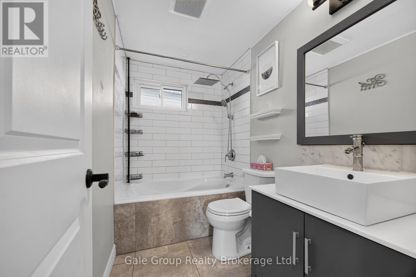 925 SUNSET BOULEVARD - 25