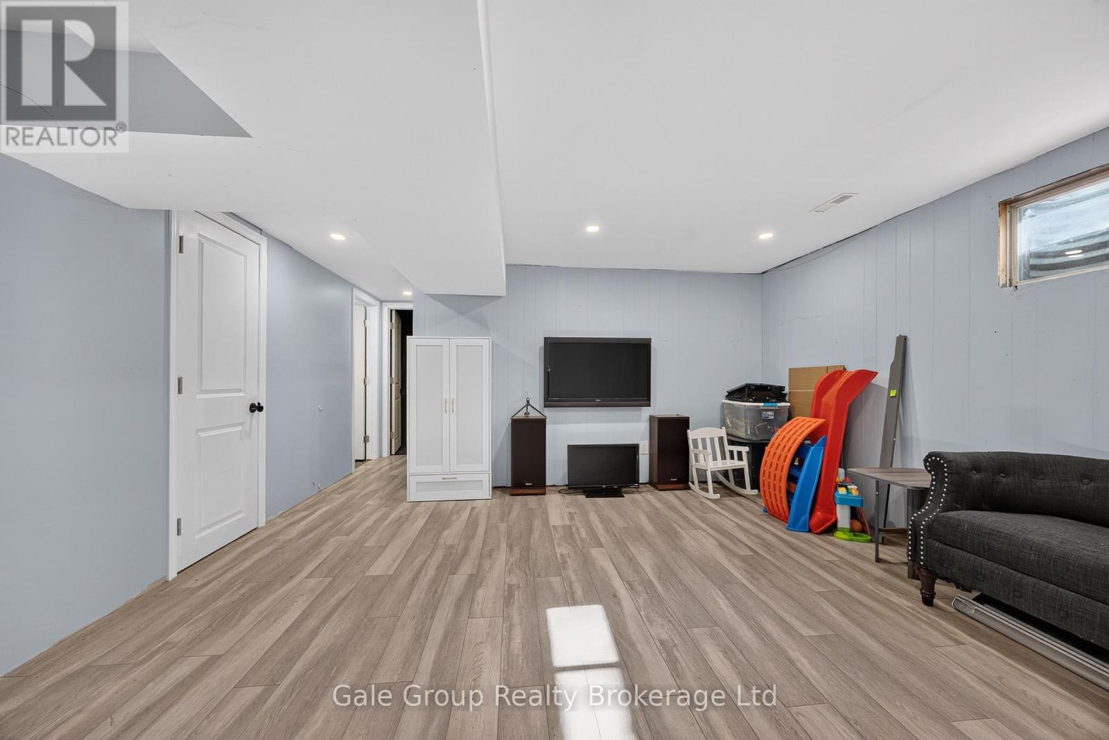 925 SUNSET BOULEVARD - 28