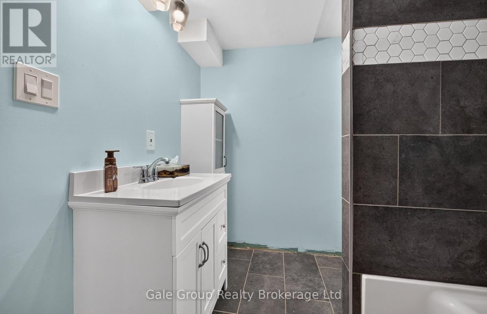 925 SUNSET BOULEVARD - 30