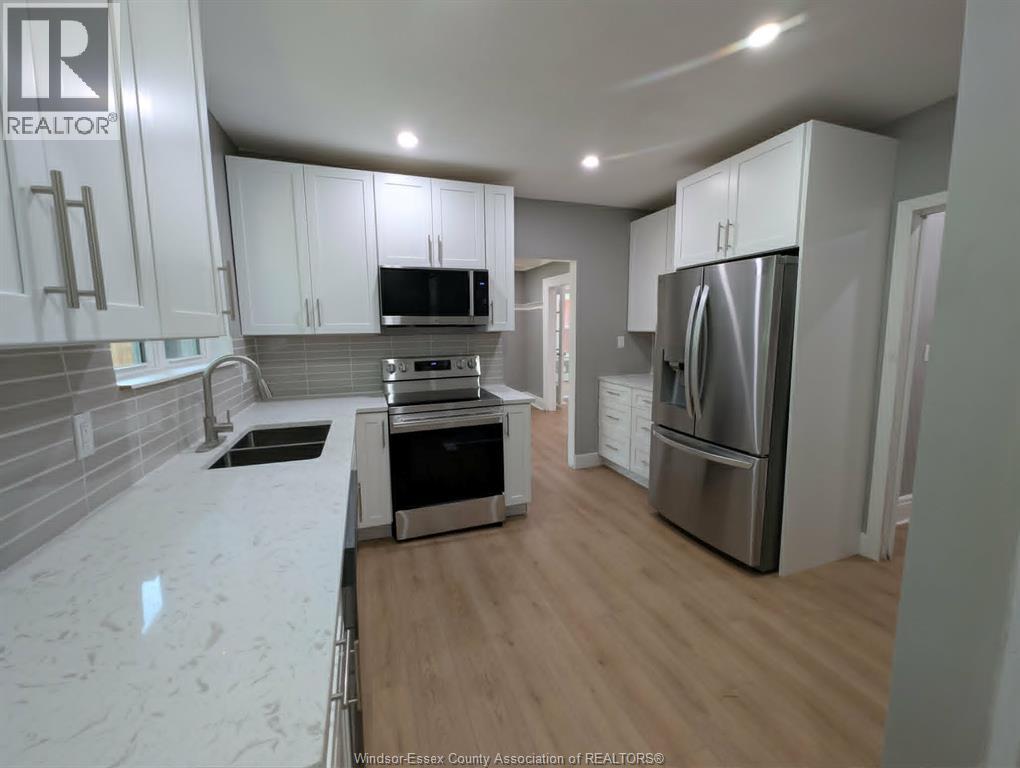 1484 VICTORIA AVENUE - 10