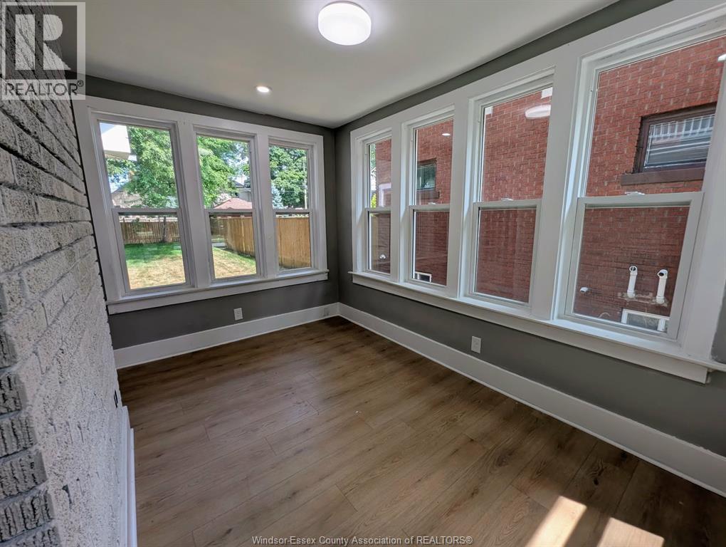 1484 VICTORIA AVENUE - 15