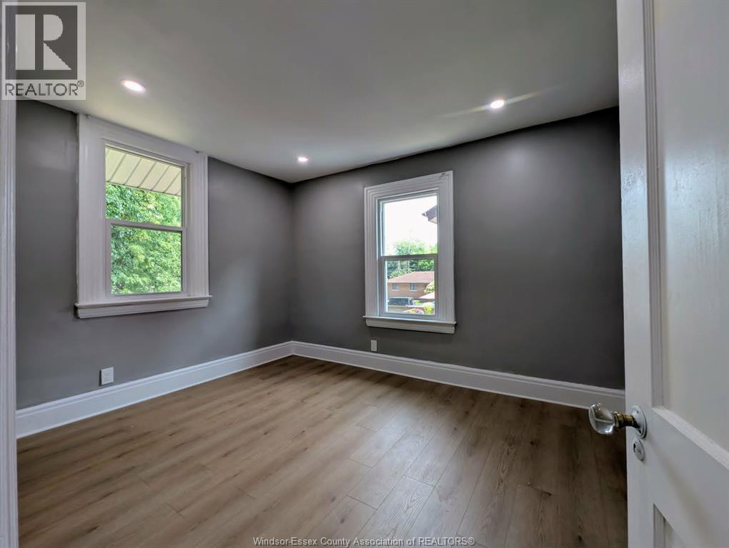 1484 VICTORIA AVENUE - 25