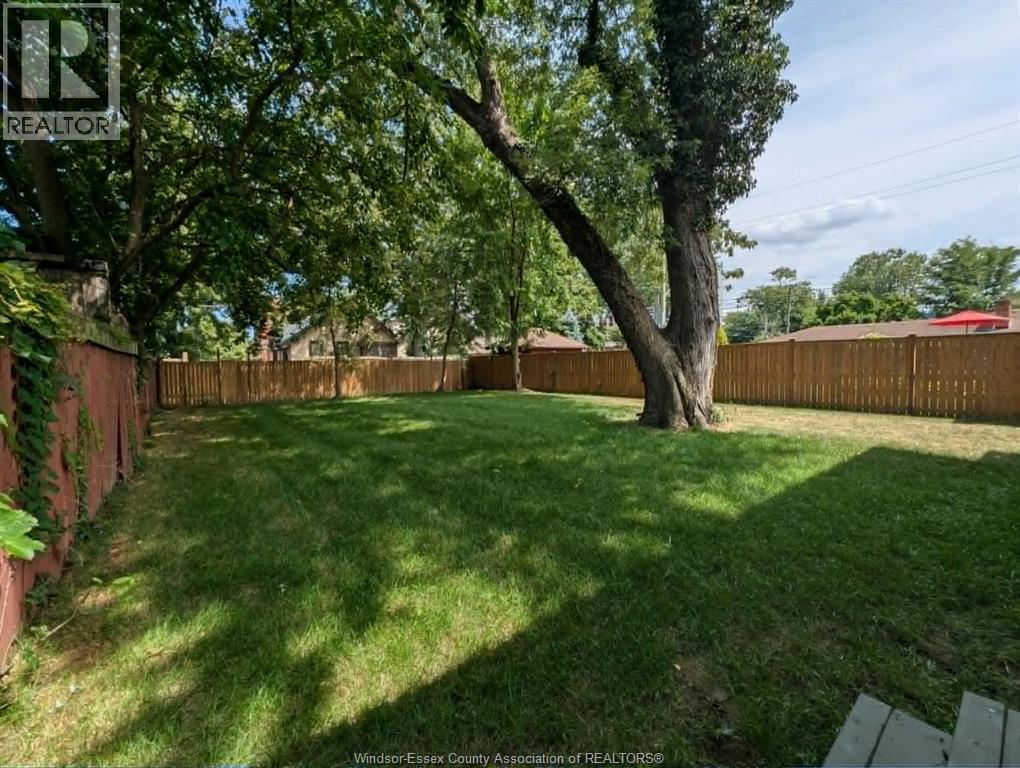 1484 VICTORIA AVENUE - 3