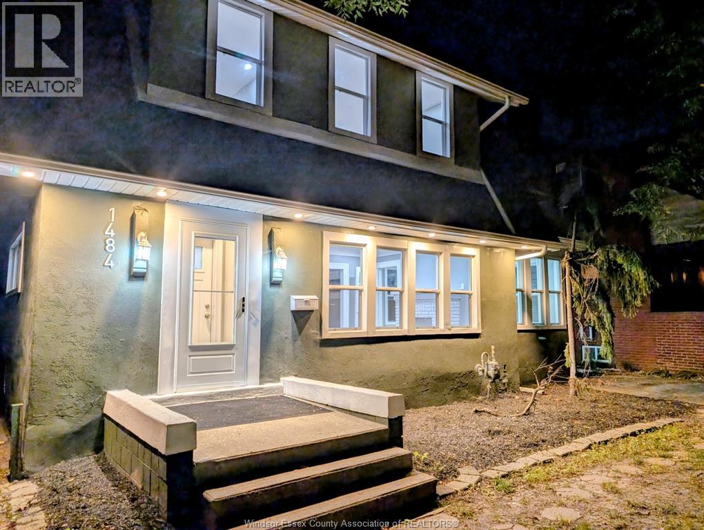 1484 VICTORIA AVENUE - 5