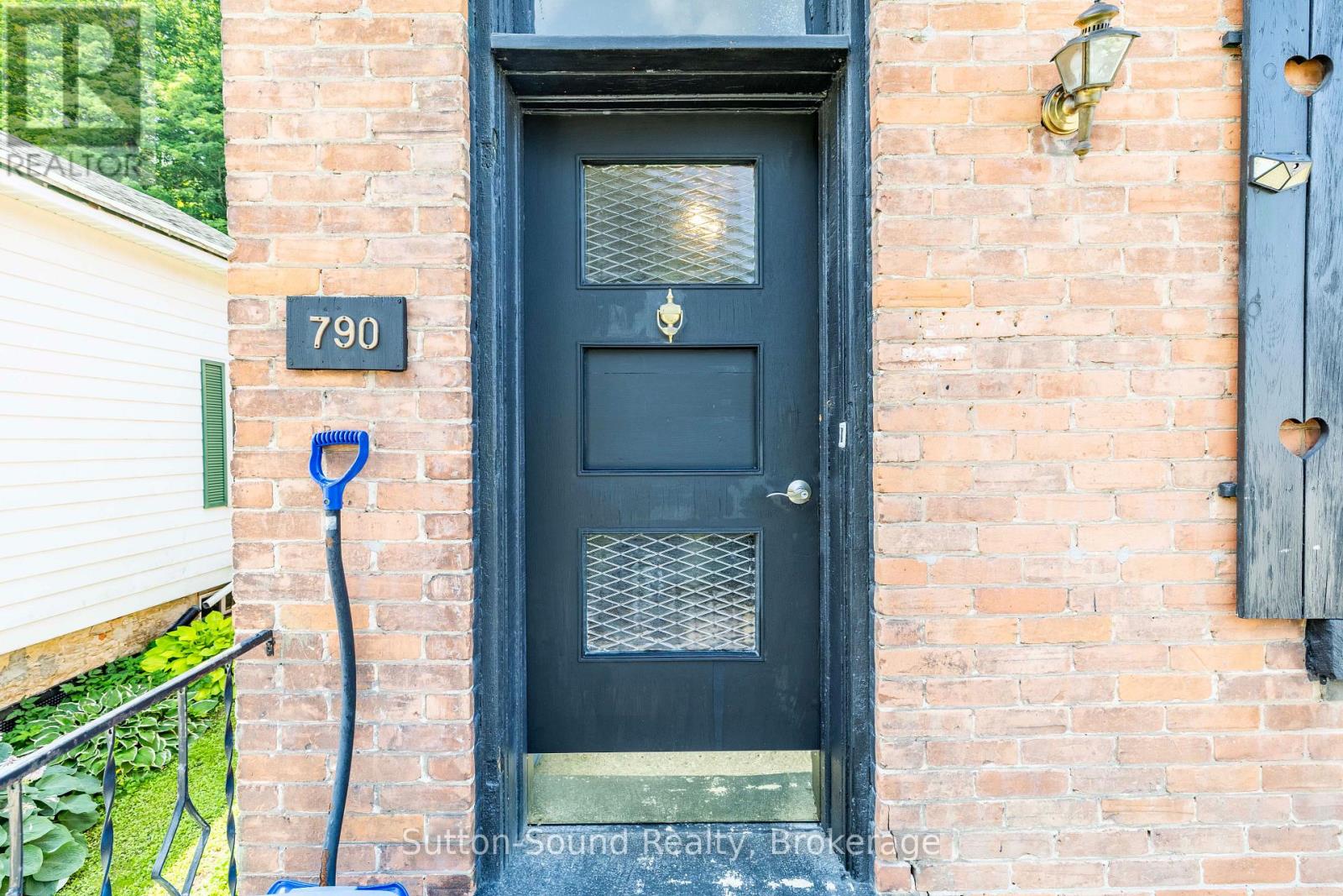 790 3RD AVE A AVENUE W - 3