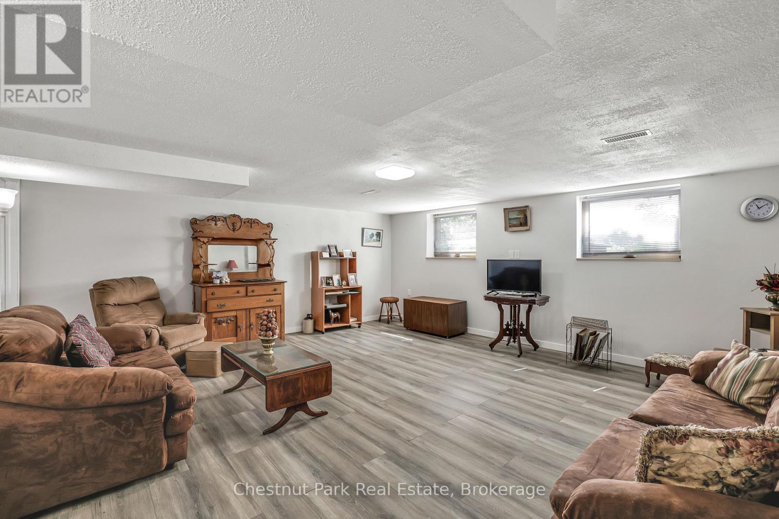 384 URSTADT STREET - 23