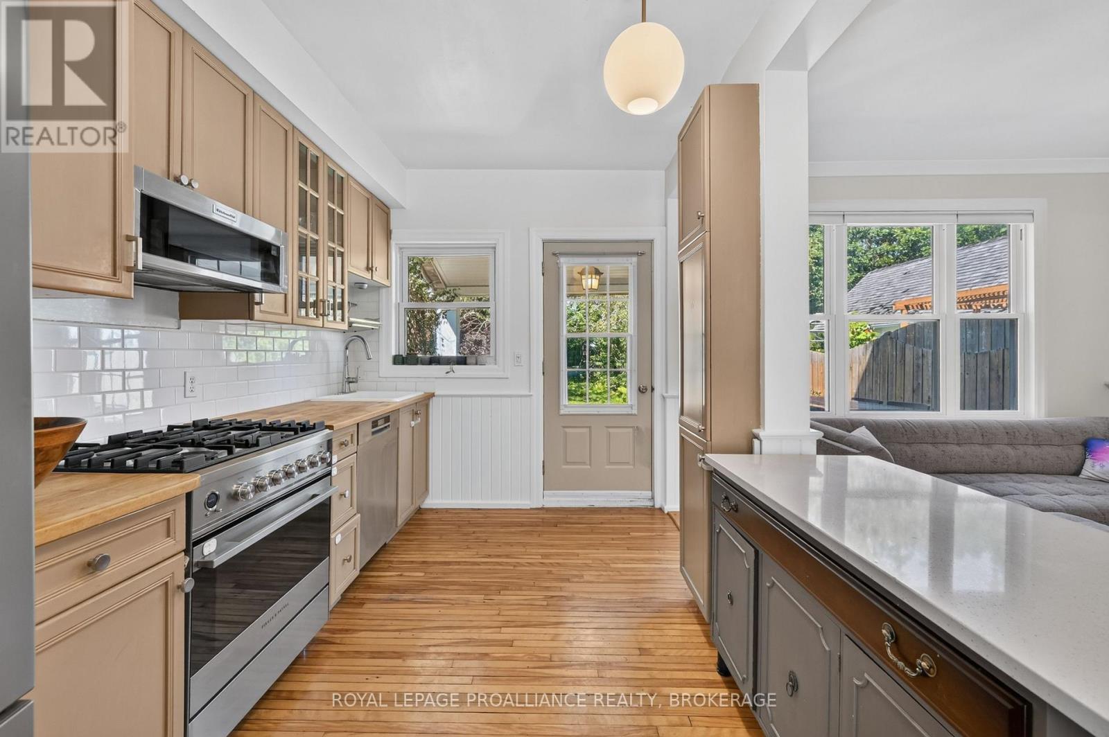 36 LIVINGSTON AVENUE - 12