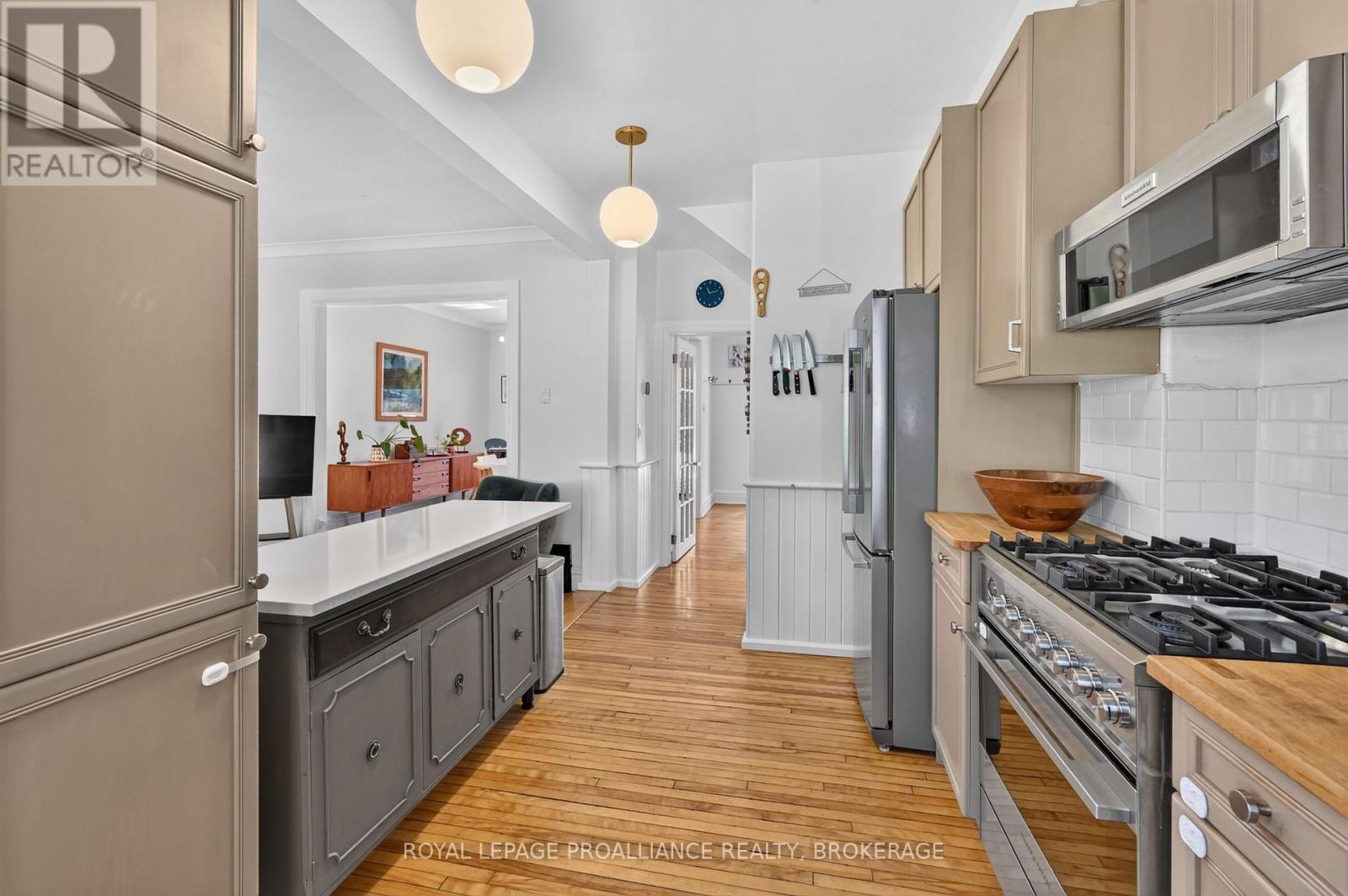 36 LIVINGSTON AVENUE - 13