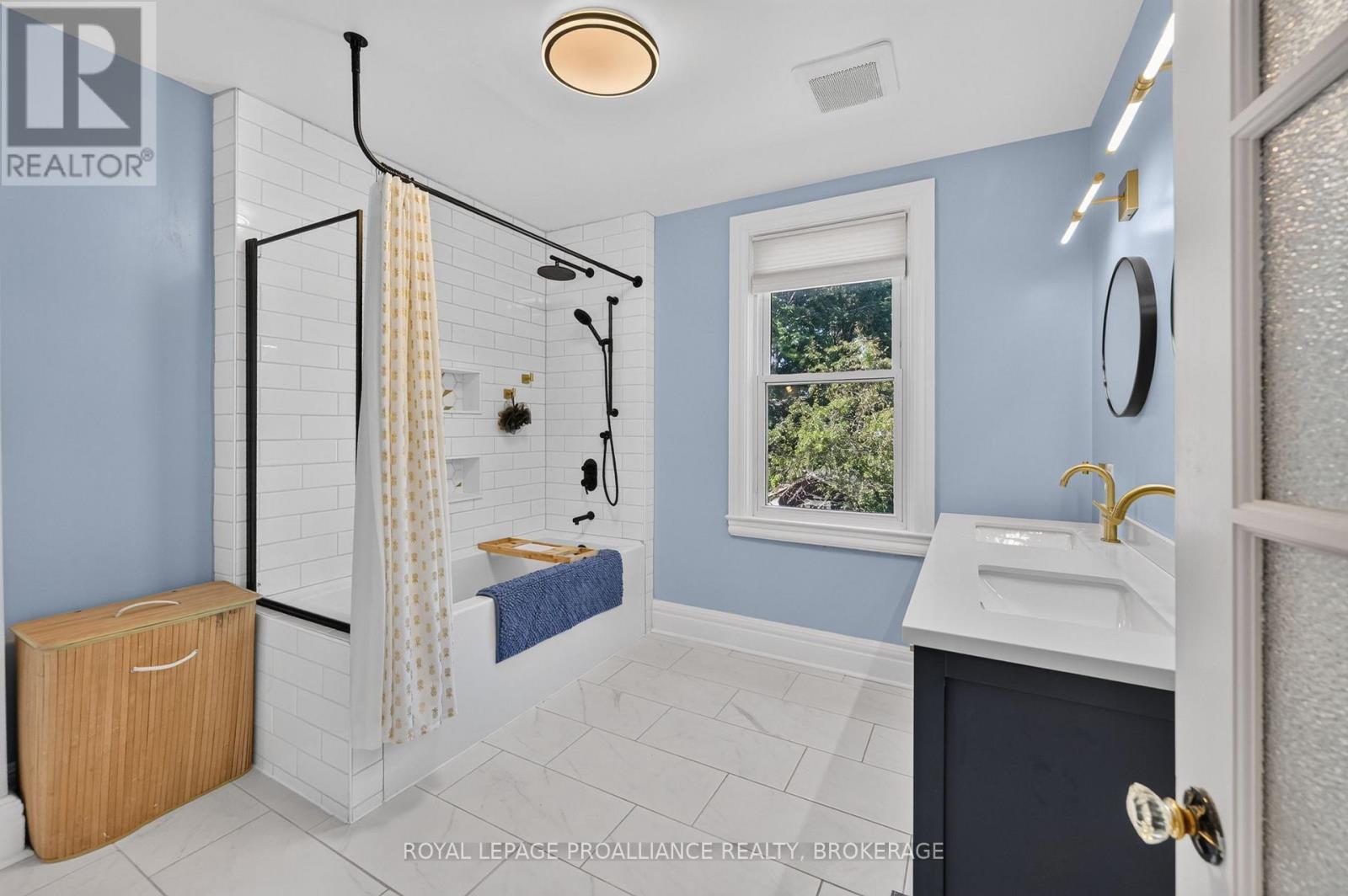 36 LIVINGSTON AVENUE - 17