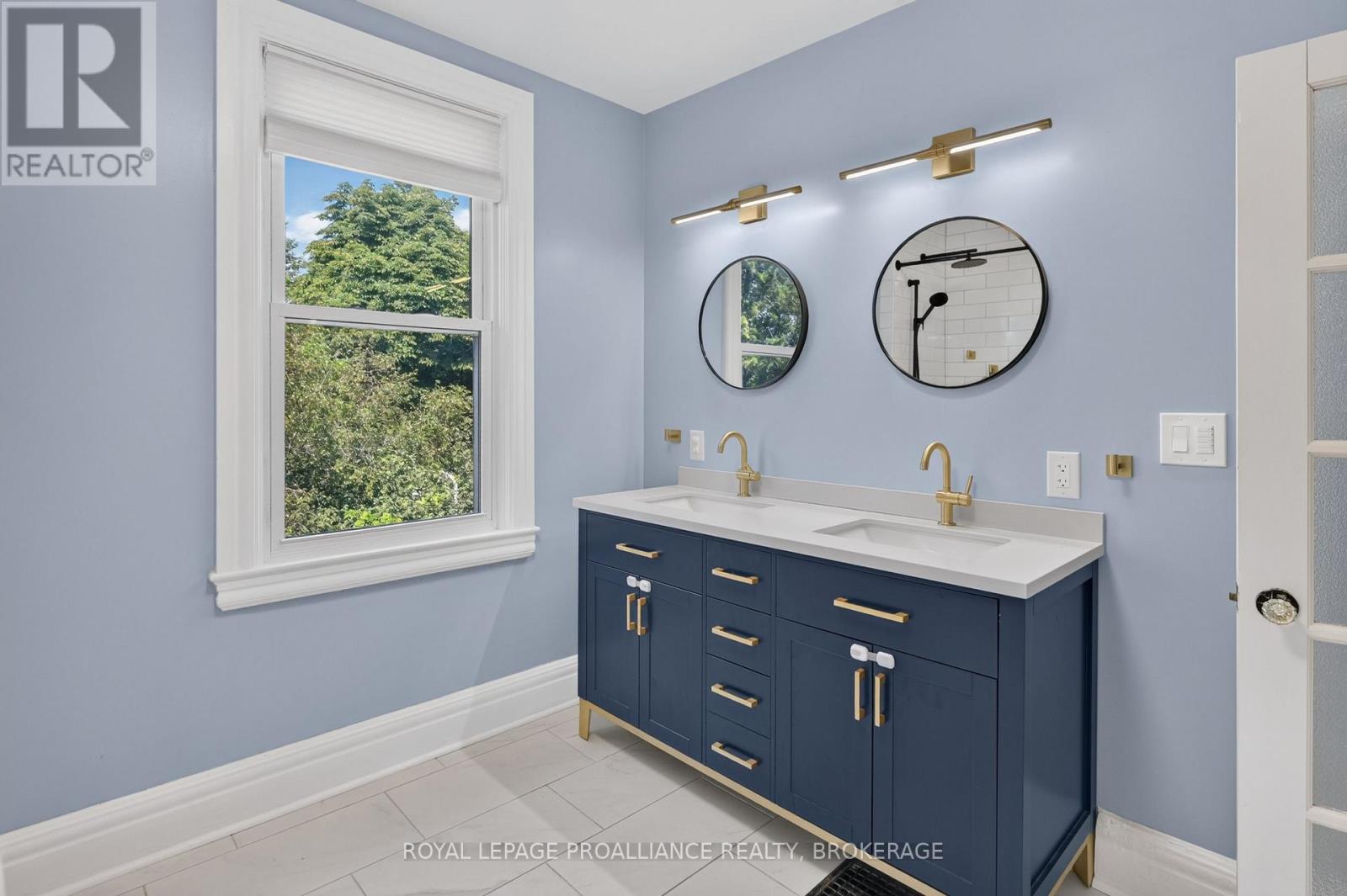 36 LIVINGSTON AVENUE - 18