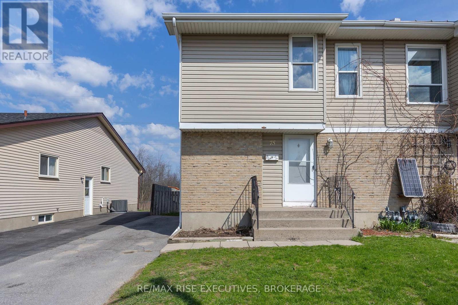 75 WYCLIFFE CRESCENT - 1