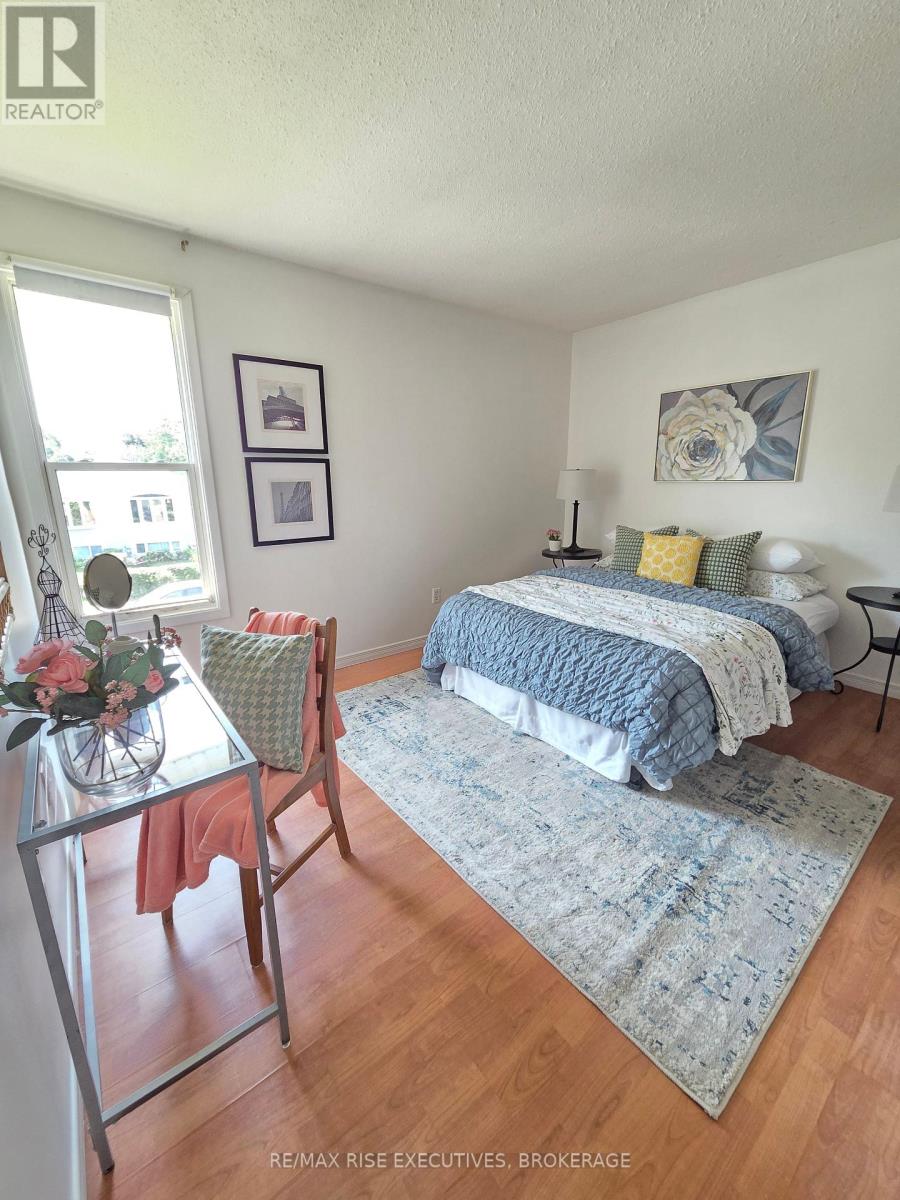 75 WYCLIFFE CRESCENT - 12