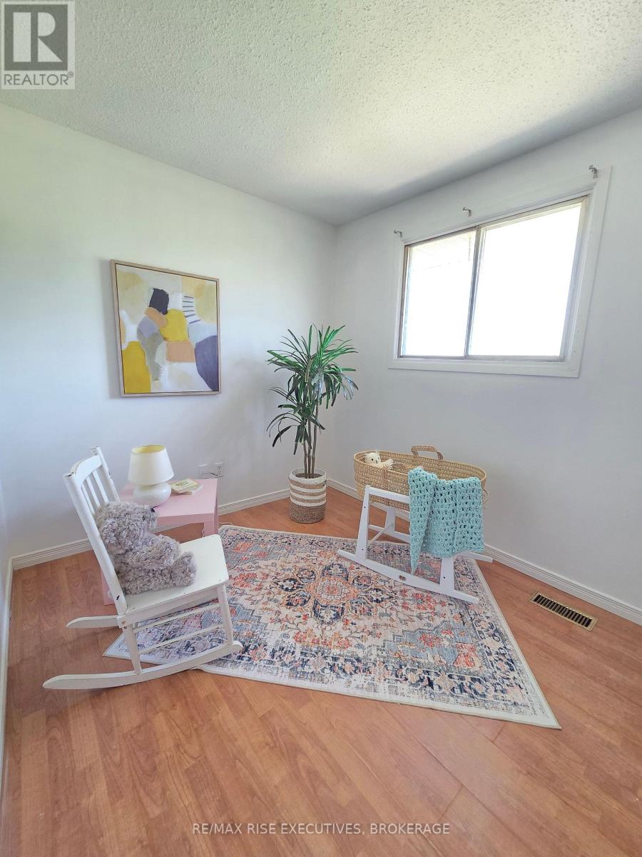 75 WYCLIFFE CRESCENT - 16