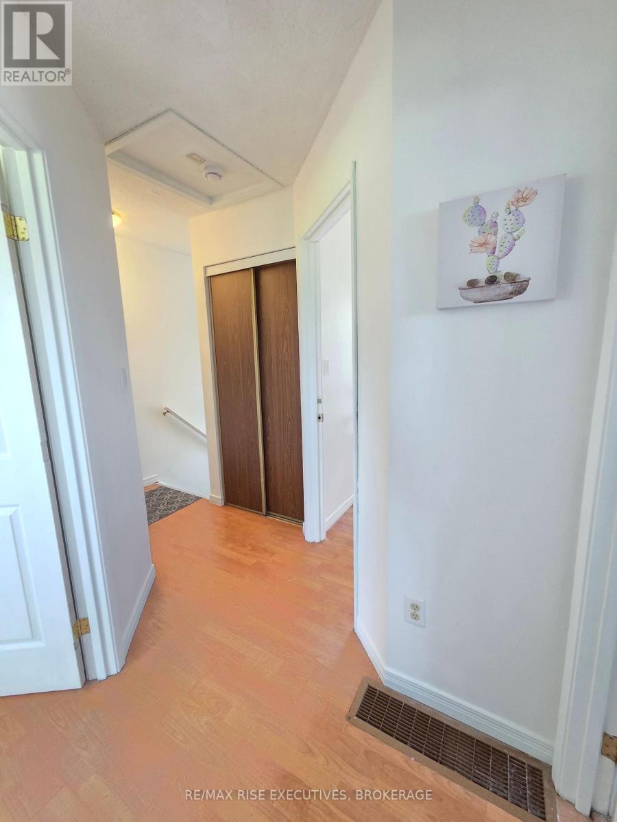 75 WYCLIFFE CRESCENT - 20