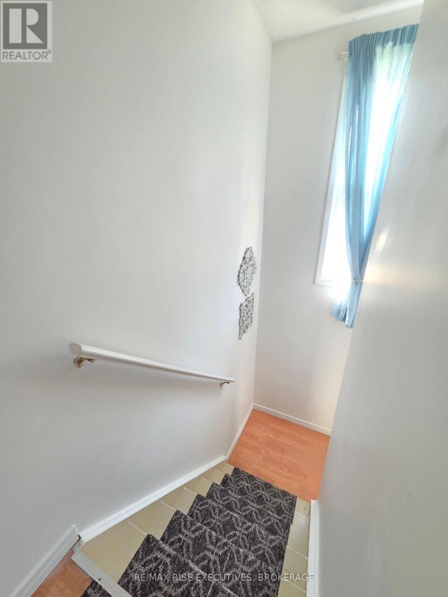 75 WYCLIFFE CRESCENT - 21
