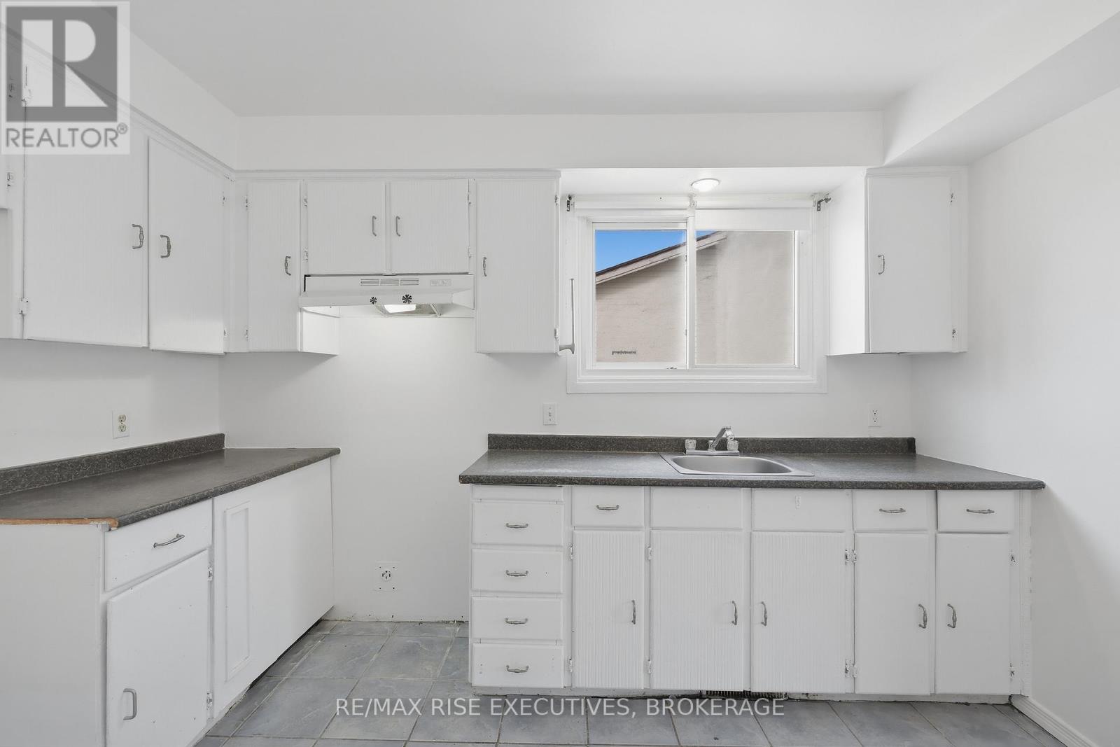 75 WYCLIFFE CRESCENT - 7