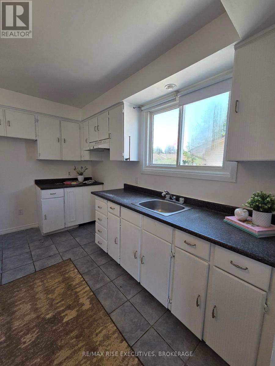 75 WYCLIFFE CRESCENT - 8
